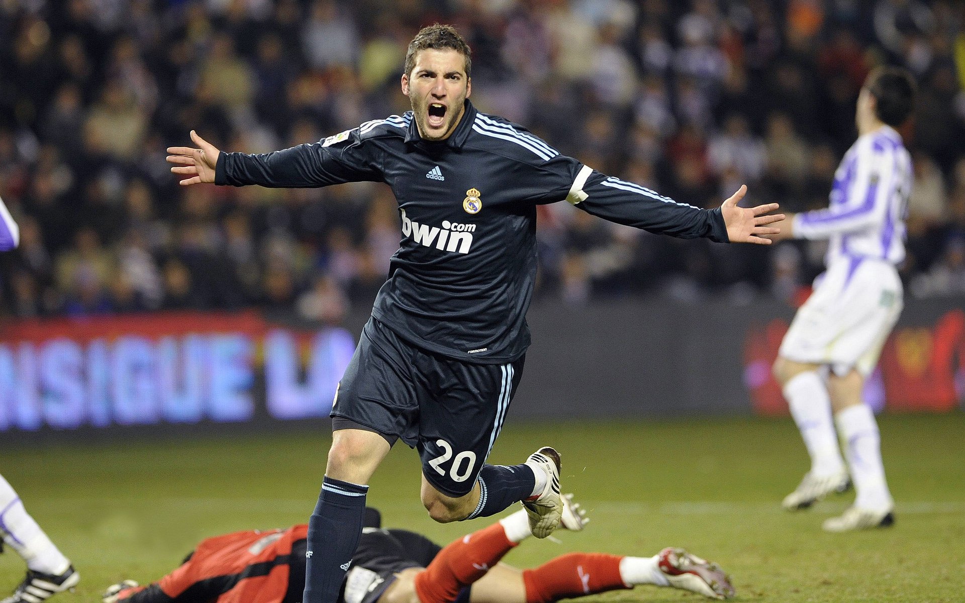 “安赫尔·巴尔博萨的突破与配合意识，成为阿根廷美洲狮队的进攻亮点”